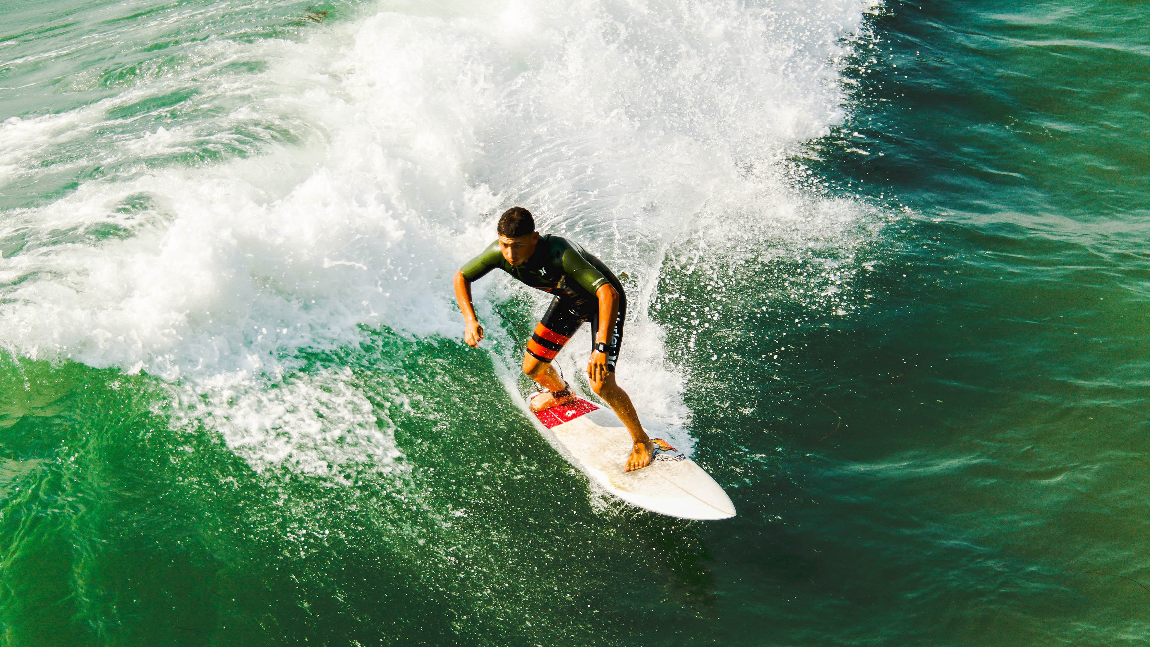 全能人生:前热刺铁卫足坛传奇精彩开启娱乐新篇章